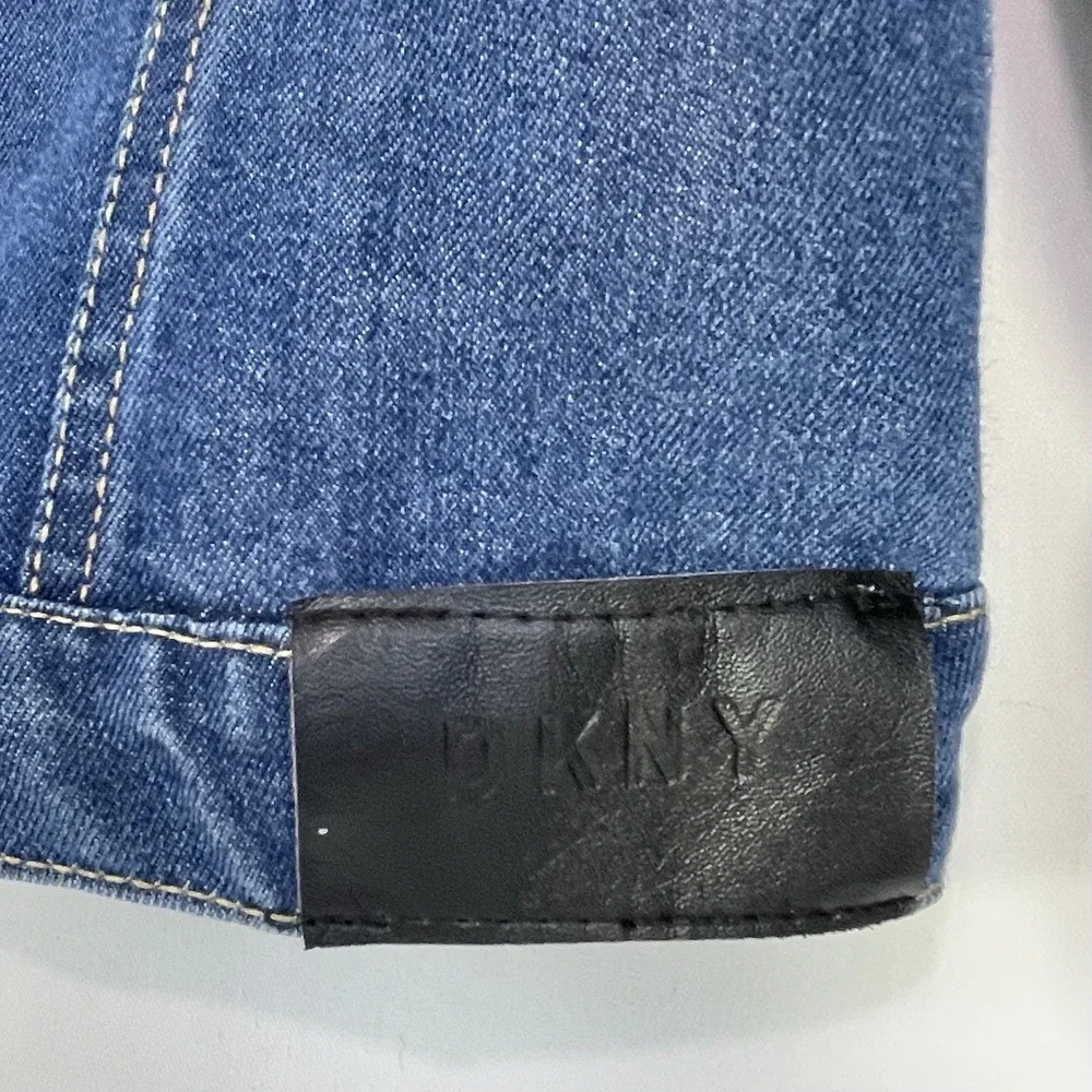 DKNY Girls Denim Jean Jacket Size 5 Blue Pink Embroidered Logo Snap‎ Front